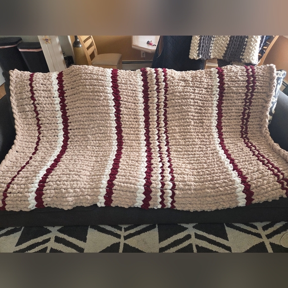 Chunky Knit Blanket with Stripes